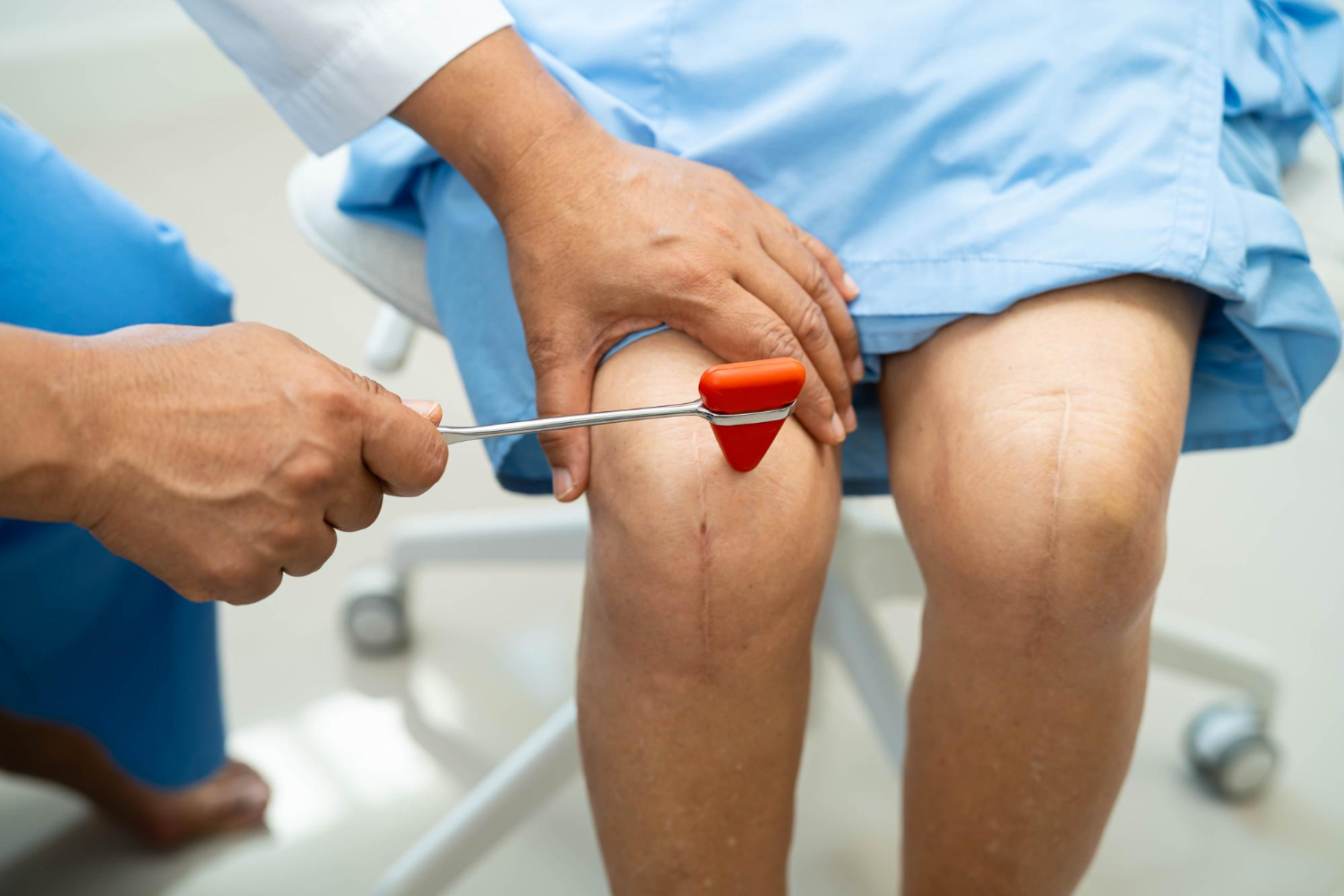 Knee reconstructive